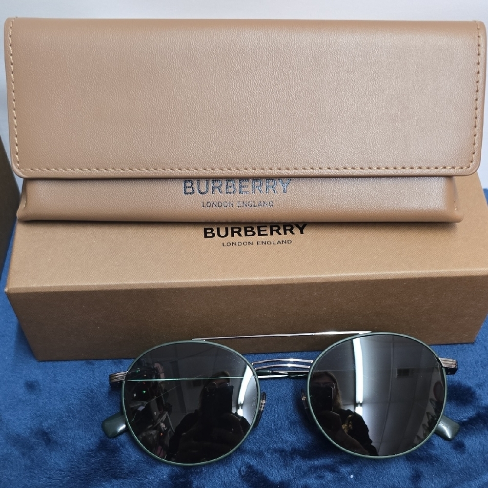 Burberry sunglasses - Picture 9 of 10